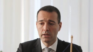 Na snímke generálny riaditeľ Slovenskej pošty, a.s. Tomáš Drucker počas stretnutia s médiami v sídle Slovenskej pošty v Banskej Bystrici 4. novembra 2015. FOTO TASR - Branislav Račko