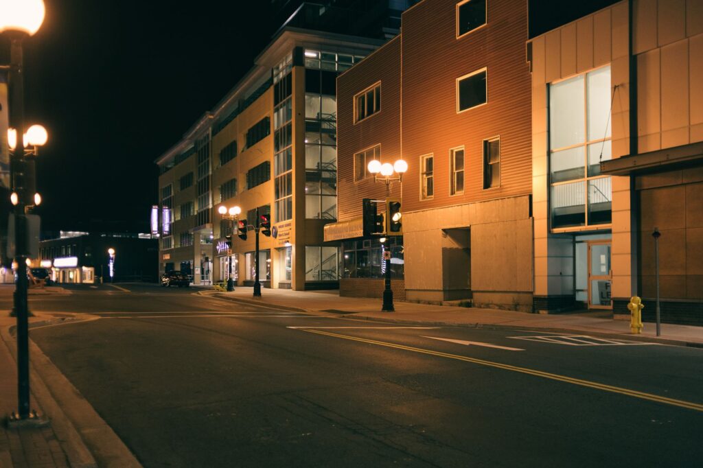 Bratislava vysáva mladých z regiónov, experti bijú na poplach