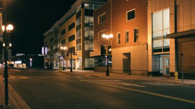 Bratislava vysáva mladých z regiónov, experti bijú na poplach