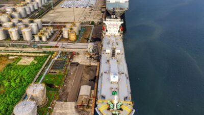 Ukrajinské drony paralyzovali ruské ropné prístavy pri Petrohrade