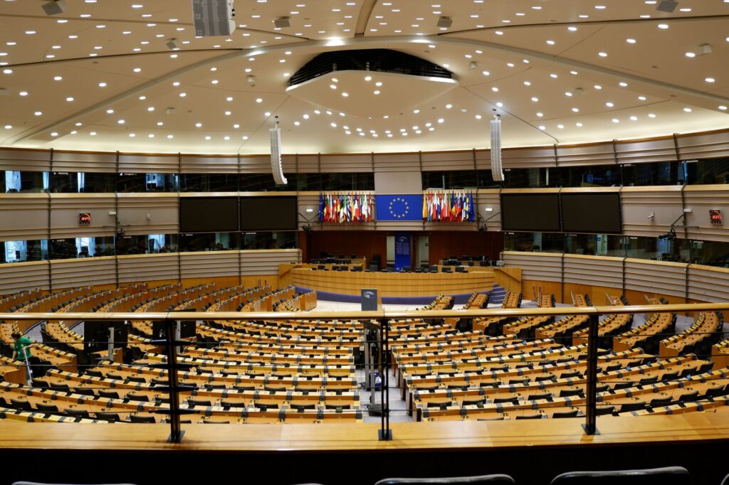 Europoslanci posilnili sociálne istoty pre pracovníkov v EÚ
