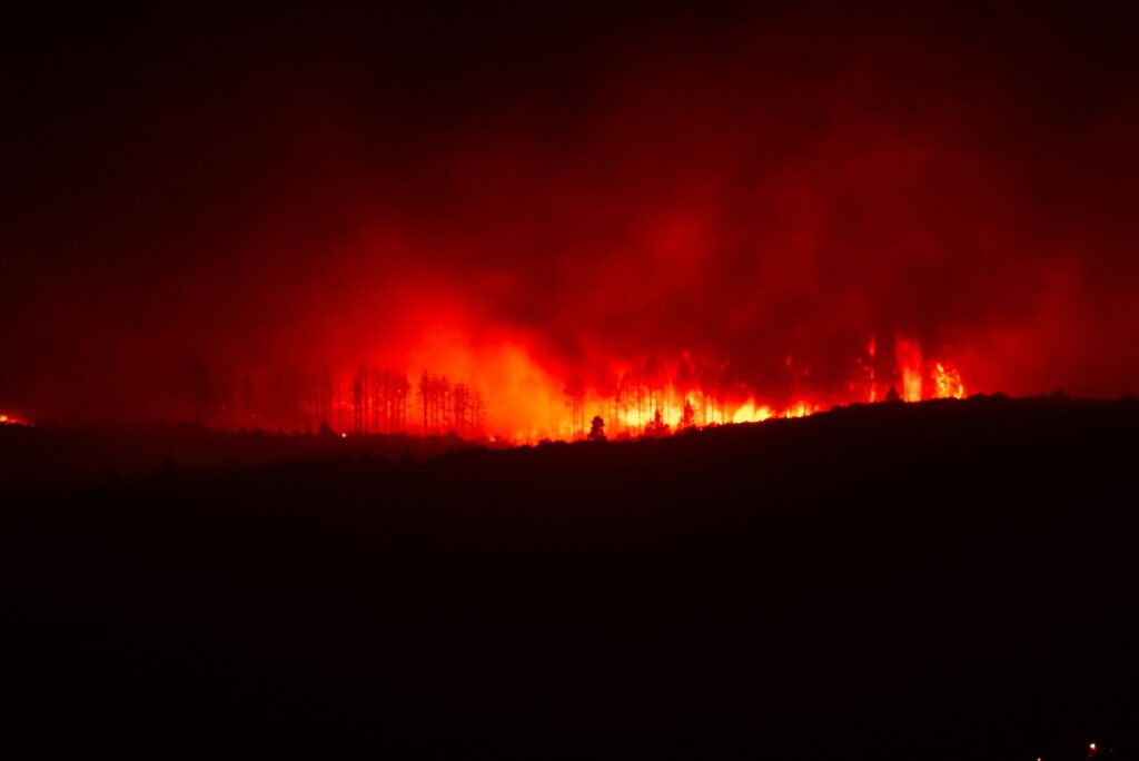 Španielsko sužuje obrovský lesný požiar, plamene pohltili tisíce hektárov