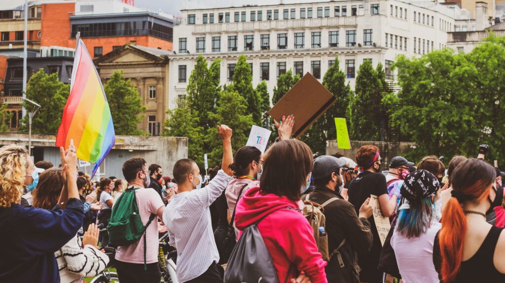 Bratislavou v sobotu pochodovali dve odlišné manifestácie: PRIDE aj Aliancia za rodinu