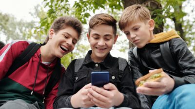 Vietnam chce deťom do 16 rokov zakázať príspevky na sociálnych sieťach