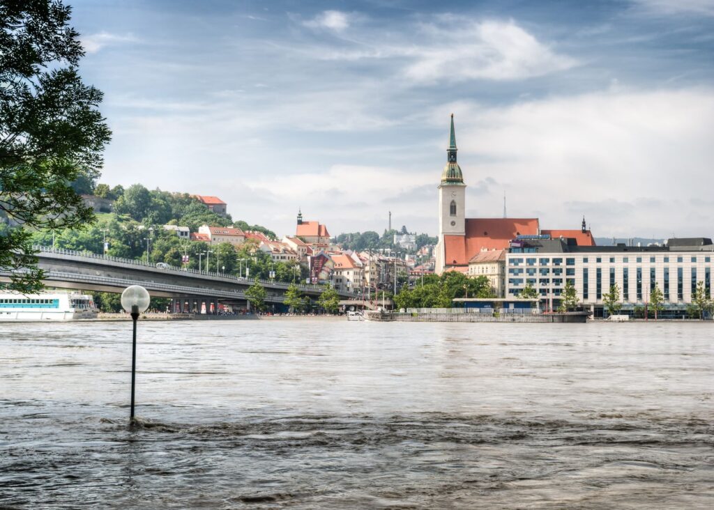 Historické minimum: Dunaj v Bratislave mal najnižší prietok za viac ako storočie