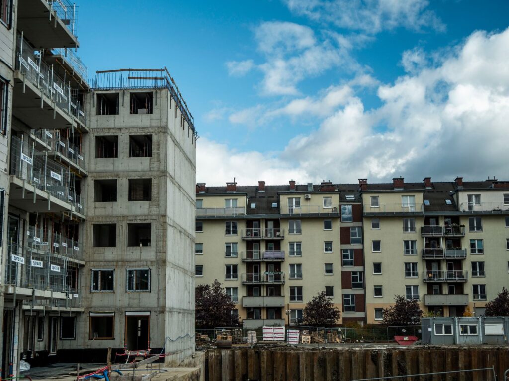 Realitné fondy vstupujú do nájomného bývania. Prinesú lacnejšie byty?
