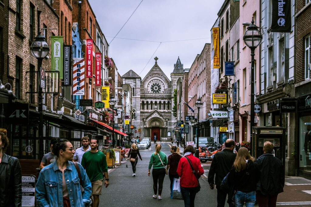 Dublin sa lúči s Glenom Hansardom: Pohreb v Katedrále sv. Patrika za účasti tisícov