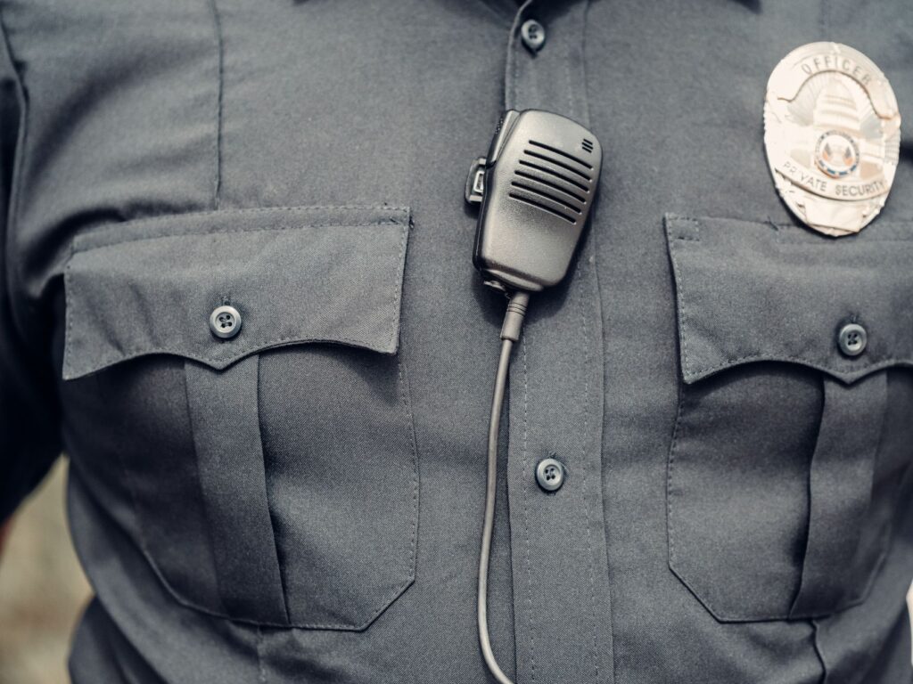 Americkí agenti ICE dostanú povinne telové kamery už do konca leta