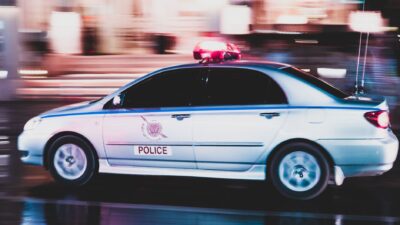 Česká polícia zastavila 14-ročného vodiča: Rútil sa takmer 200 km/h bez vodičáku