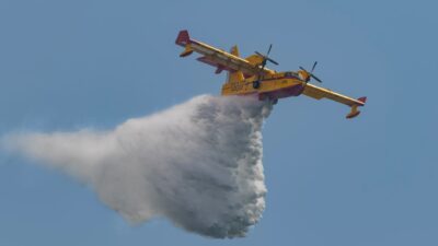 Slovenskí leteckí hasiči mieria do Srbska, v Deliblatskej púšti bojujú s rozsiahlym ohňom