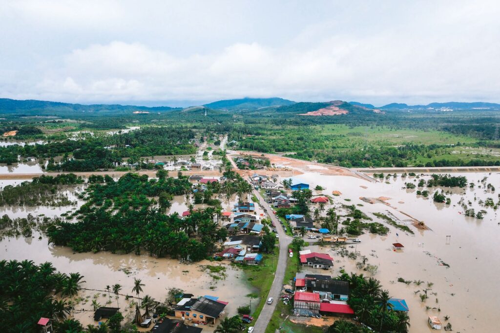 Tibetská hrádza opäť nevydržala, Nepál sa pripravuje na ďalšie záplavy