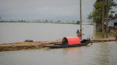 Počet obetí povodní v Nepále vzrástol na 734, tisíce ľudí sú nezvestné