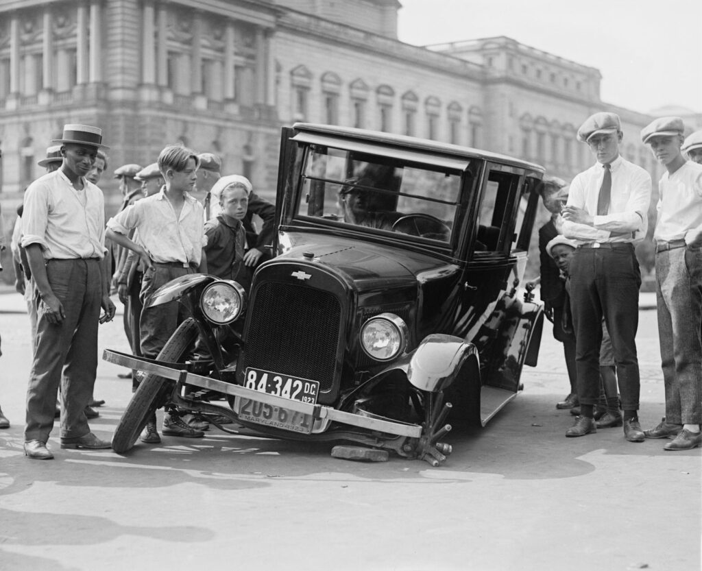 Tragédia v Iráne: Auto vrazilo do davu podporovateľov režimu, štyria mŕtvi
