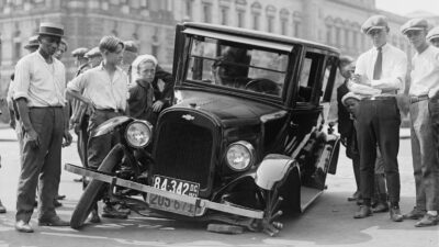 Tragédia v Iráne: Auto vrazilo do davu podporovateľov režimu, štyria mŕtvi
