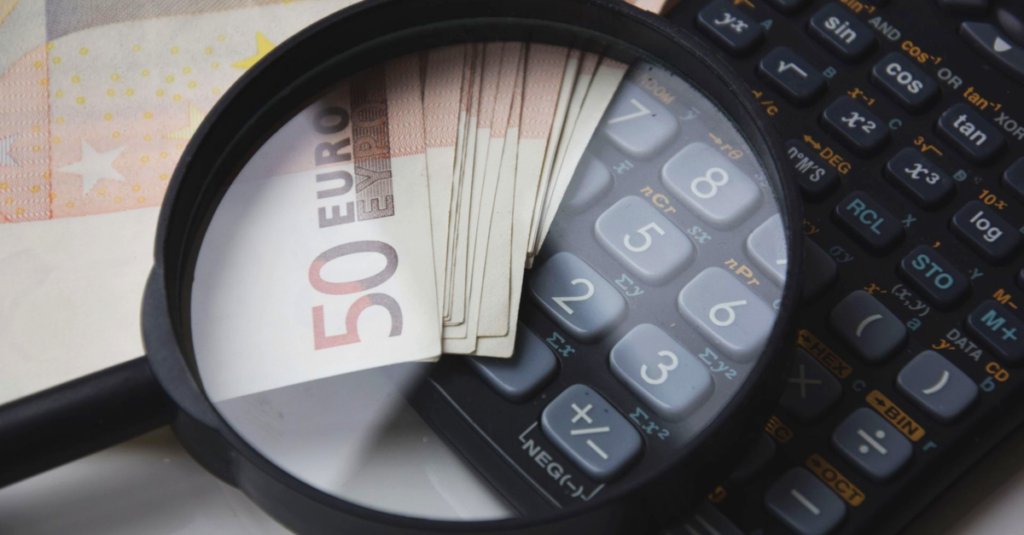 Koniec nenávidenej transakčnej dane? Fico ju chce zrušiť — no v rozpočte zíva diera 400 miliónov