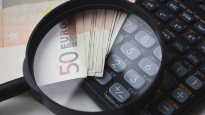 Koniec nenávidenej transakčnej dane? Fico ju chce zrušiť — no v rozpočte zíva diera 400 miliónov
