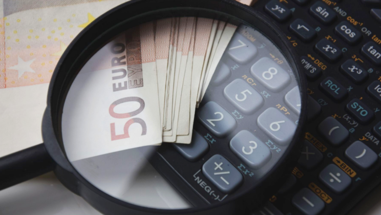 Koniec nenávidenej transakčnej dane? Fico ju chce zrušiť — no v rozpočte zíva diera 400 miliónov