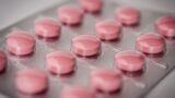 Prečo antibiotiká prestávajú zaberať a ako ich užívať správne