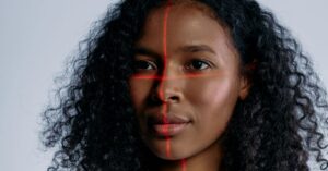 Deepfake a AI podvody: ako rozoznať falošné video, hlas a fotku
