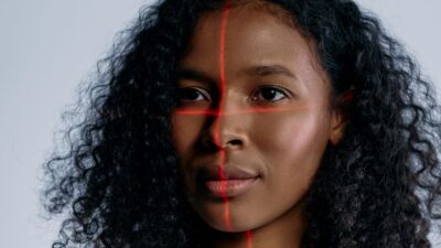 Deepfake a AI podvody: ako rozoznať falošné video, hlas a fotku