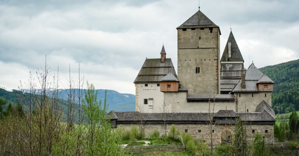 Slovenské hrady, ktoré sa oplatí vidieť: tip na letný výlet