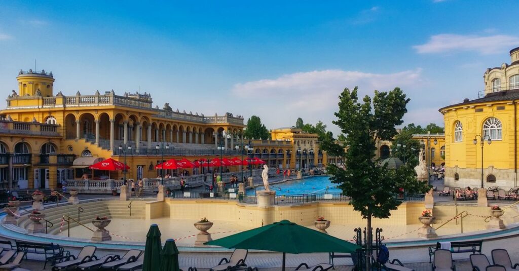 Termálne kúpaliská a aquaparky na Slovensku: tip na leto aj mimo sezóny